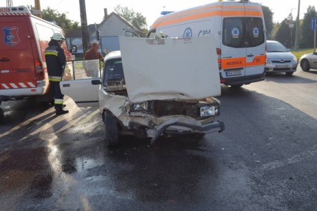 Két autó karambolozott reggel a Mártírok Seregélyesi kereszteződésben